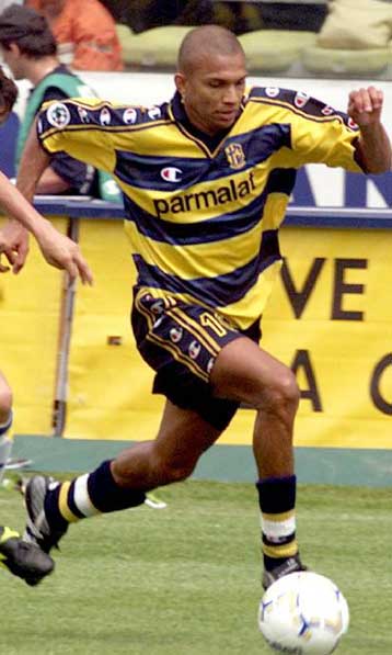 Η Γιουνάιτεντ διαψεύδει ότι απέκτησε τον Βερόν