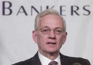 Οι πιέσεις των Αμερικανών βιομηχάνων ενισχύουν το ευρώ