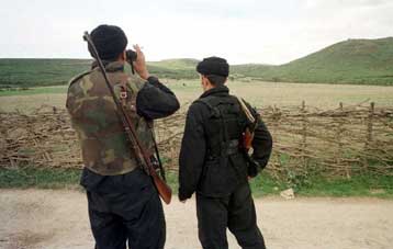 Σιωπούν οι σφαίρες για να ξεκινήσει διάλογος στην ΠΓΔΜ