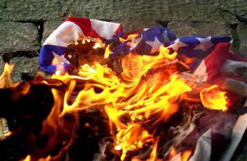 Επεισόδια και 240 συλλήψεις διαδηλωτών κατά ΕΕ και ΗΠΑ στη Σουηδία