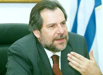 Η κυβέρνηση δεν δέχεται εκβιασμούς, τόνισε ο Χρήστος Παπουτσής