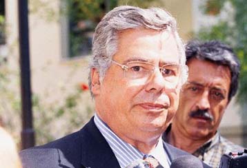 Ο Σημίτης φταίει για την κατρακύλα του ΧΑΑ, υποστηρίζει ο τέως πρόεδρος της ΝΔ