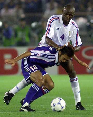 Ο Αρσέν Βενγκέρ κρατά τον Βιειρά στην Αρσεναλ