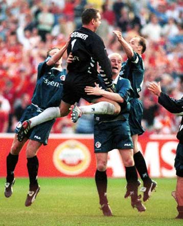 Η Αϊντχόβεν πήρε τον Γιαν Φένεγκουρ για να καλύψει το κενό του Φαν Νίστελροϊ