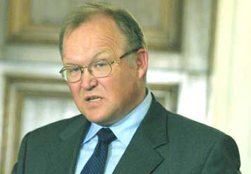 Για Ευρώπη – αντίβαρο στην κυριαρχία των ΗΠΑ μιλά ο Γκ.Πέρσον εν όψει της συνόδου του Γκέτεμποργκ