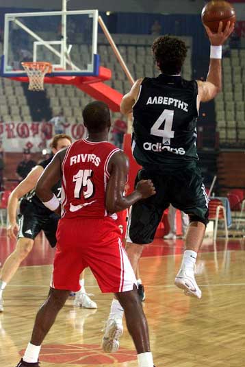 Παράπονα από Ομπράντοβιτς και συγχαρητήρια από Ζούρο