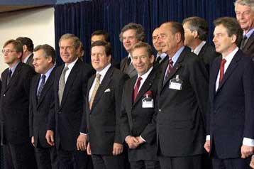 Διπλωματία μέχρι νεωτέρας; Αμεση πολιτική λύση στο πρόβλημα της ΠΓΔΜ ζήτησαν οι ηγέτες του ΝΑΤΟ