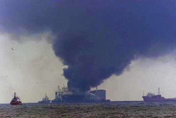 Φωτιά ξέσπασε σε πλοίο που μετέφερε υγραέριο