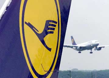 Καθοδικά αναθεωρεί το στόχο κερδοφορίας της για το 2001 η Lufthansa