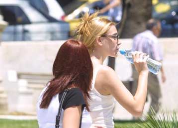 Επιτέλους, ανάσα! Υποχωρεί η υπερβολική ζέστη σε ολόκληρη τη χώρα