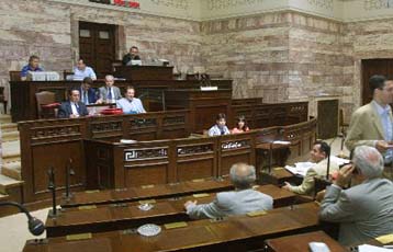 Αντιπαράθεση στη Βουλή κατά τη συζήτηση του ν/σ για τις κατασκευαστικές