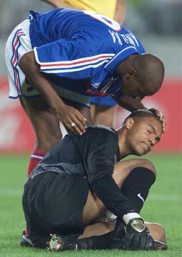 Απειλείται με πρόστιμο 200 εκατ. δρχ. και αποκλεισμό δύο ετών