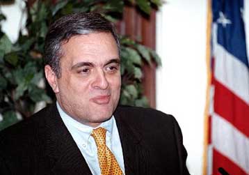 Νέα συνάντηση του διευθυντή της CIA με τον Αραφάτ για την επίτευξη συμφωνίας