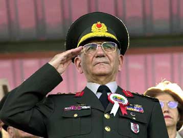 Στην ΕΕ το «μπαλάκι» για τις τουρκικές αντιρρήσεις στον ευρωστρατό