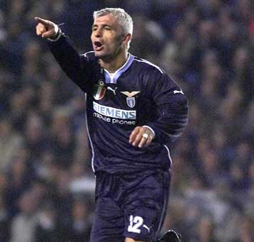 Βρετανικό μήλον της έριδος ο Ραβανέλι