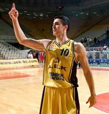 Ανανέωση του συμβολαίου της με τον Κουτλουάι θέλει η ΑΕΚ