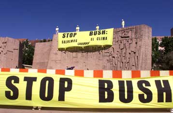 Αφίχθη στην Ισπανία ο Τζορτζ Ο. Μπους