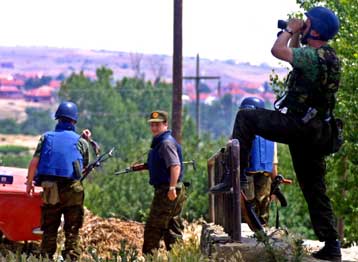 Ενέδρα Aλβανών ανταρτών σε όχημα της αστυνομίας έξω από το Τέτοβο – Σε δοκιμασία η κατάπαυση του πυρ