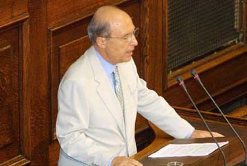 Το ασφαλιστικό επί τάπητος στη Βουλή – Επίθεση Σημίτη σε ΝΔ και ΚΚΕ