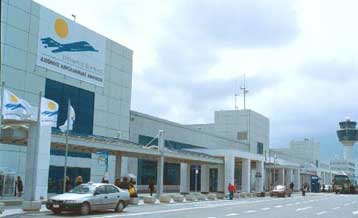 Προς τη μείωση των τελών στα Σπάτα προσανατολίζεται η κυβέρνηση