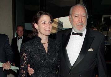 Aποχαιρετισμός στον Αντονι Κουίν με μουσική από τον <I>Ζορμπά</I>