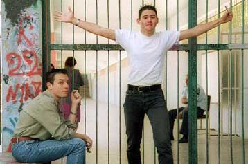 Πέφτουν συνολικά οι βάσεις στην ανώτατη εκπαίδευση, εκτιμά η ΟΕΦΕ