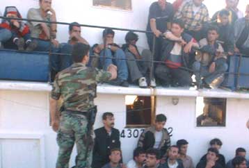 Σκάφος που μετέφερε 134 λαθρομετανάστες εντόπισε το Λιμενικό Σώμα στη Νάξο