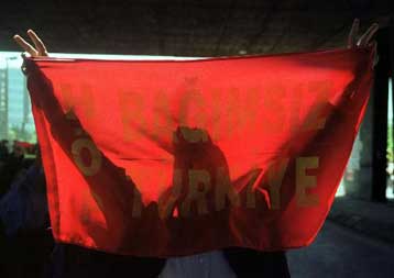 Επείγουσα δράση για βελτίωση των συνθηκών κράτησης στα λευκά κελιά ζήτησαν από την Τουρκία ευρωβουλε