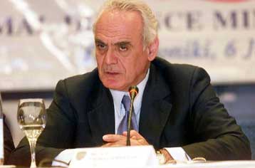 «Πονηριές» οι ισχυρισμοί Τζεμ για τον ευρωστρατό, σχολίασε ο Τσοχατζόπουλος