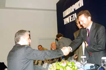 Στη Βουλή η τροπολογία για την αποδέσμευση Εμπορικής – Εθνικής από το Δημόσιο