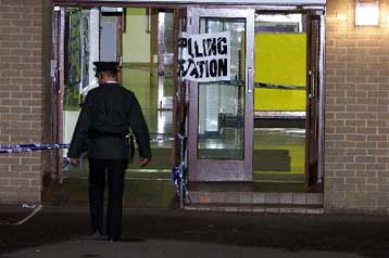 Αιματηρό επεισόδιο έξω από εκλογικό κέντρο στη Β.Ιρλανδία