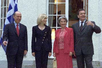 ΕΕ και ΠΓΔΜ κυριάρχησαν στο δείπνο Σημίτη – Σρέντερ