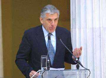 Ανασυγκρότηση εκ βάθρων του φορολογικού συστήματος προτείνει ο Γ.Παπαντωνίου