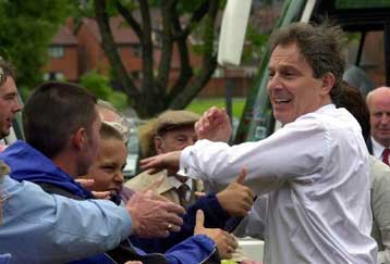 Σαρωτική νίκη για τους Βρετανούς Εργατικούς δείχνουν τα exit polls