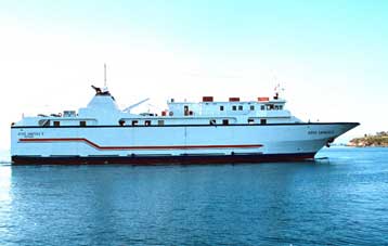 Τελείωσε η περιπέτεια των επιβατών του φέριμποτ «Αρετούσα», στο οποίο ξέσπασε φωτιά