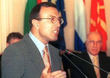 Την υποψηφιότητά του στις προεδρικές εκλογές στη Βουλγαρία ανακοίνωσε ο Στογιάνοφ