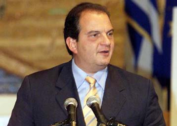 Δεν πρόκειται να αναγνωρίσουμε συμφωνίες με την Τουρκία για τον ευρωστρατό, τόνισε ο Καραμανλής