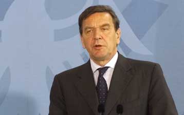 Έφτασε στη Γερμανία ο Σημίτης – Συνάντηση με Σρέντερ την Πέμπτη