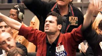 Υποχωρούν οι τιμές του πετρελαίου, καθώς αυξάνονται τα αμερικανικά αποθέματα