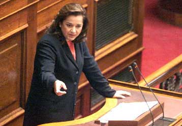 Βουλευτές του ΠΑΣΟΚ βάλλουν κατά του «τρομονόμου» – Ψηφίστηκαν κατά πλειοψηφία τα πέντε πρώτα άρθρα