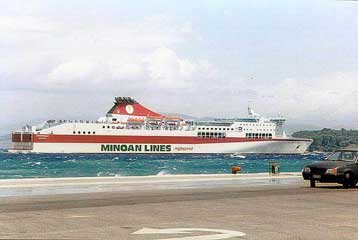 Ακυβέρνητο φέριμποτ στα ανοιχτά της Ιταλίας