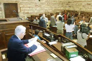 Ένταση στη Βουλή για τον «τρομονόμο» – Ψηφίστηκε επί της αρχής από ΝΔ και ΠΑΣΟΚ