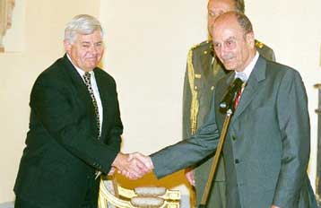 Διεύρυνση της ΕΕ, διμερείς σχέσεις και Κυπριακό στις επαφές του Κούτσαν με Στεφανόπουλο και Καραμανλ