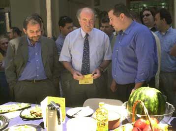 Πρωτότυπο χάπενινγκ της ΟΝΝΕΔ για τα ασφαλή τρόφιμα εμπρός από το υπουργείο Γεωργίας