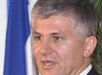 Η γιουγκοσλαβική κυβέρνηση θα επιβιώσει παρά τις διαφωνίες για τη συνεργασία με το ICTY, τονίζει ο Τ