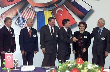 Με Ράμσφελντ και Τσακμάκογλου θα συναντηθεί ο υπουργός Εθνικής Αμυνας στο περιθώριο της SEDM