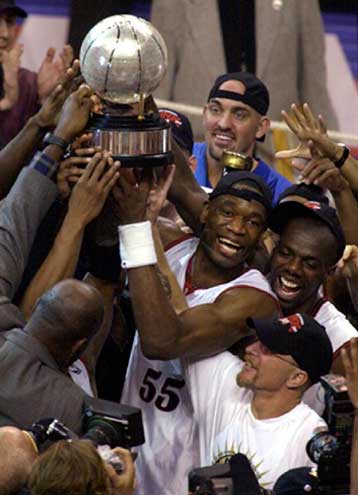 Η Φιλαδέλφεια 108-91 το Μιλγουόκι, πέρασε στον τελικό όπου περιμένουν οι Λέικερς