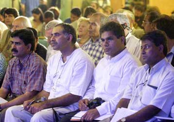 Αρχίζει την Τρίτη η υποβολή αιτήσεων για χορήγηση άδειας παραμονής στους μετανάστες