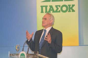 Επικριτικός και ο Τσοχατζόπουλος για τη στάση των βιομηχάνων