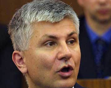 Αναπόφευκτη η παράδοση του Μιλόσεβιτς στο ICTY για το καλό της Γιουγκοσλαβίας, δηλώνει ο Τζίντζιτς